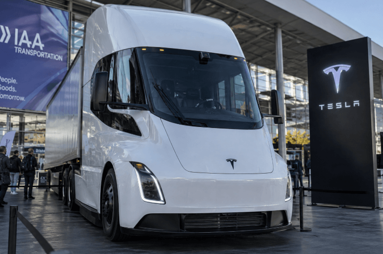 Tesla lleva su camión eléctrico Semi a Europa con 550 kilómetros de autonomía